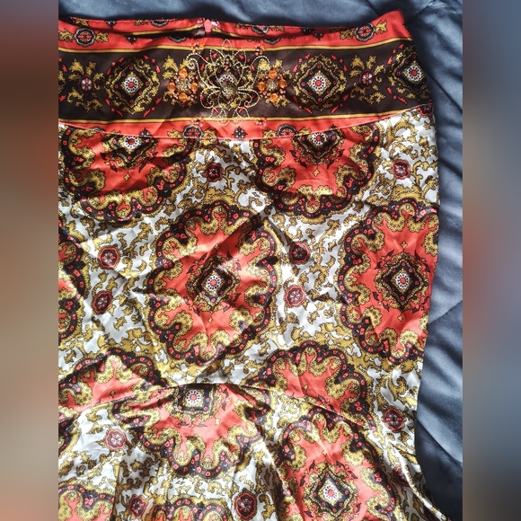 Marciano 100% silk skirt. Size 4 - Picture 2 of 9